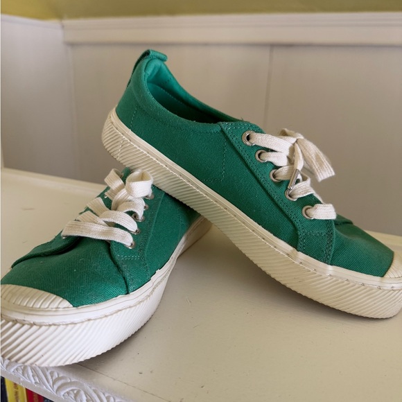Green Canvas Sneakers with White Laces - Picture 1 of 5